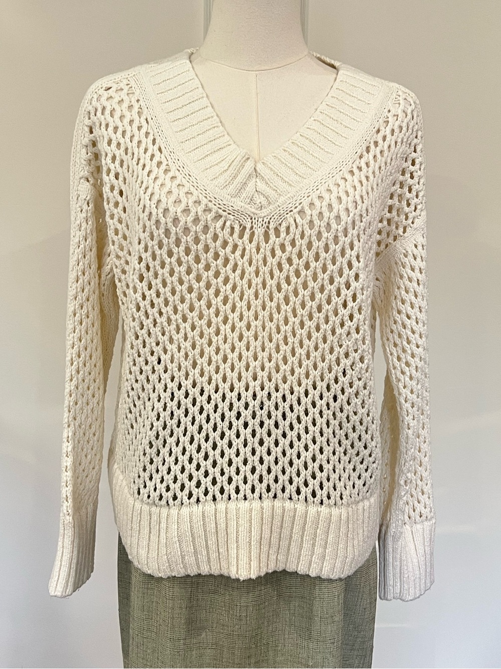 Club Monaco Cream Open-Knit V-Neck Women's Sweater nautical beach size small‎